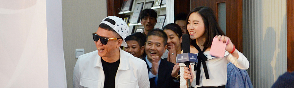 孫紅雷蒞臨雷諾表總部， 為圓夢“下跪”求婚！